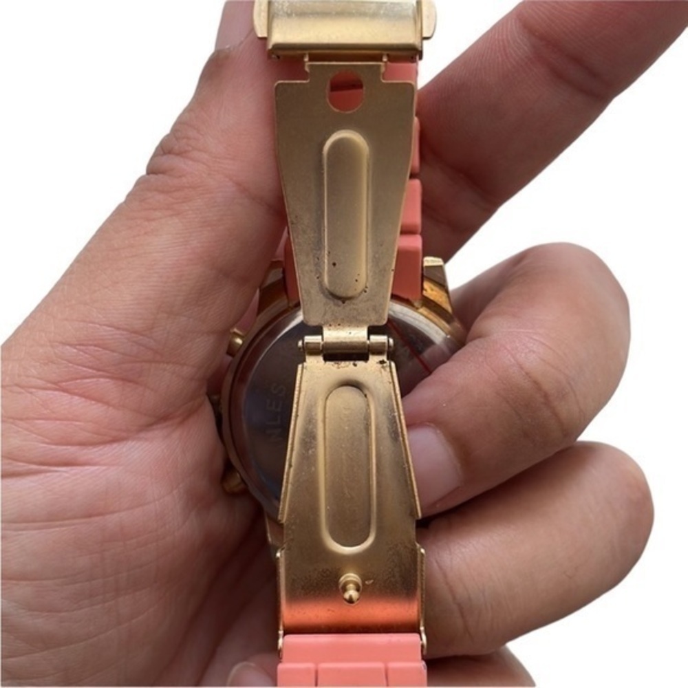 Pink Quartz Watch - Picture 9 of 10